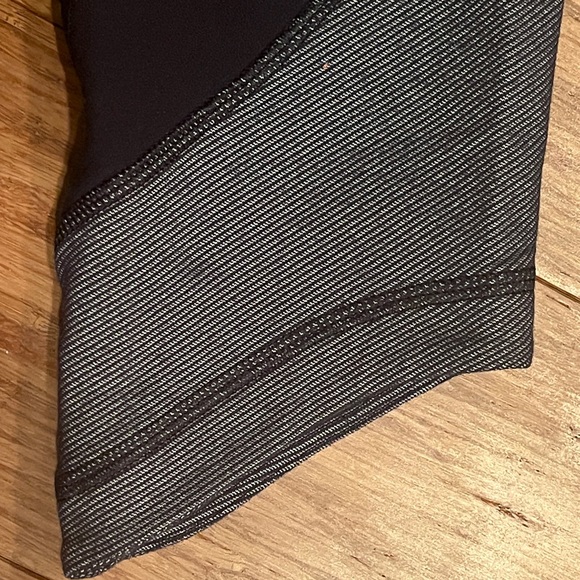 LuluLemon Colorblock Active Leggings - Navy & Gray size 4 - Picture 4 of 7